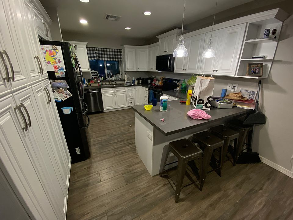 1st image of 3154 S Vineyard