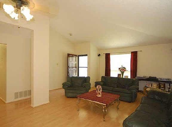 2nd image of 1750 Glencairn Ln