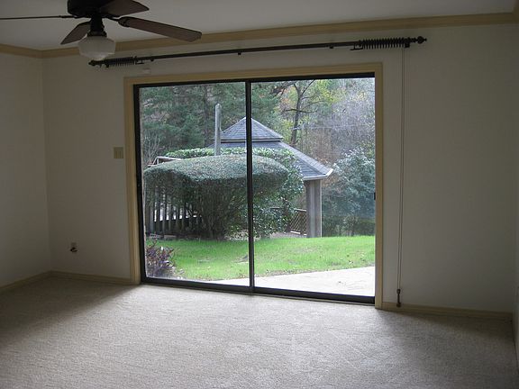 5th image of 1100 Crestview Dr