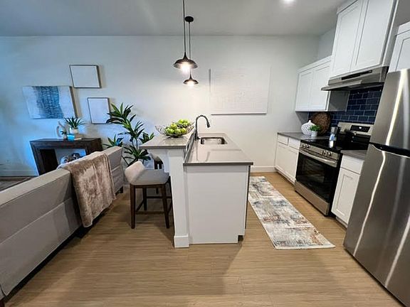 3rd image of 1824 Riverview Dr #B2