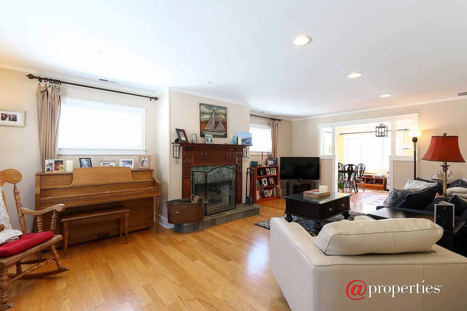 1008 Plaister Ave photo 1