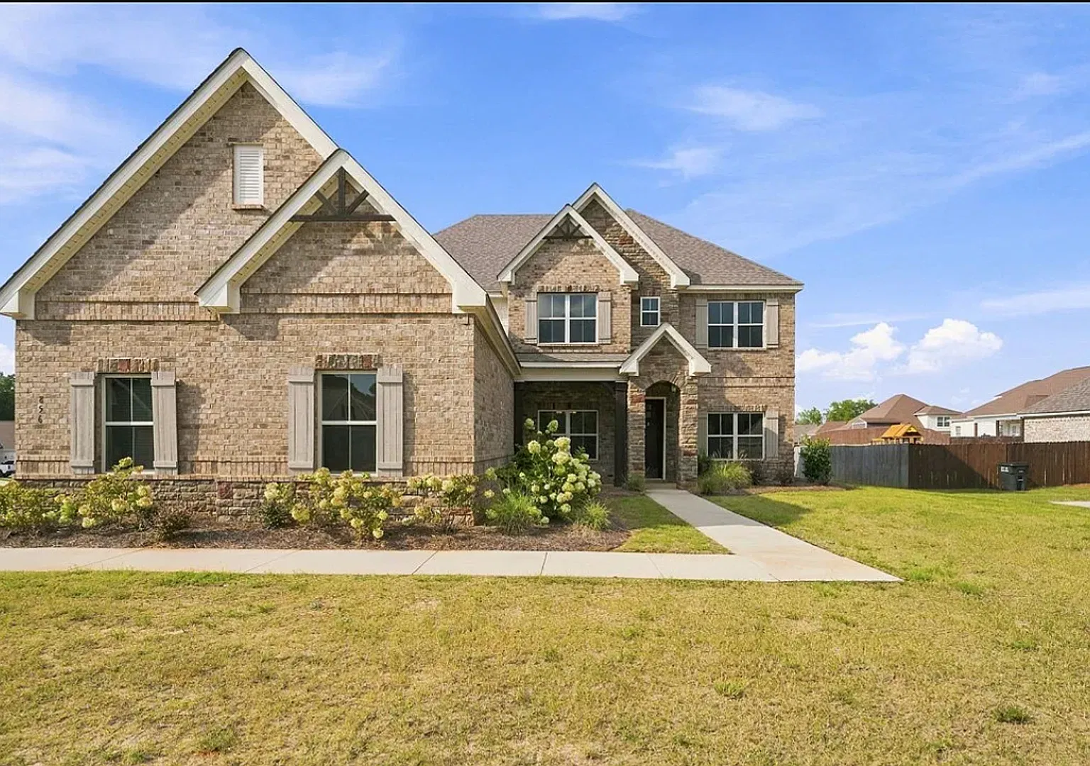 Spacious 7-Bedroom Home for Rent in Trillium! — Photo 1