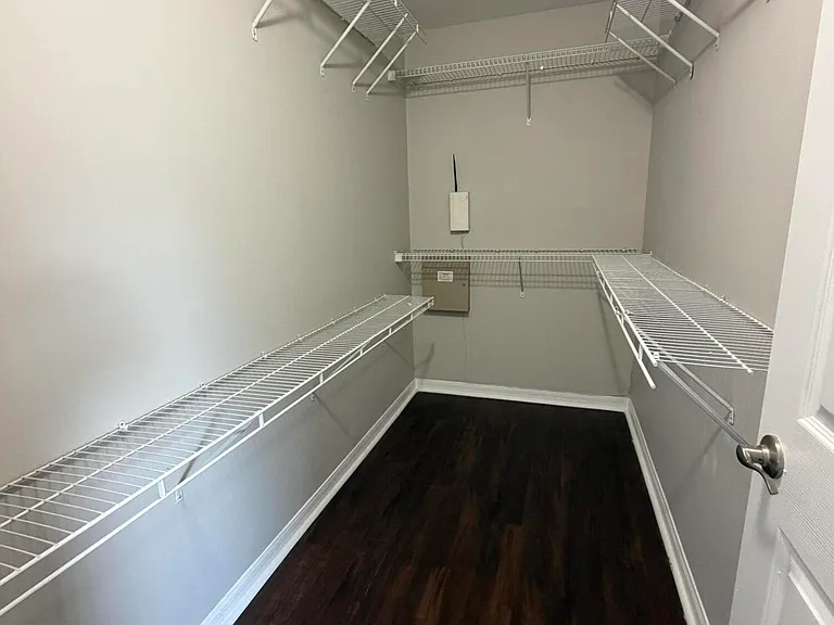 581 NW Goldcoast Ave — Photo 11