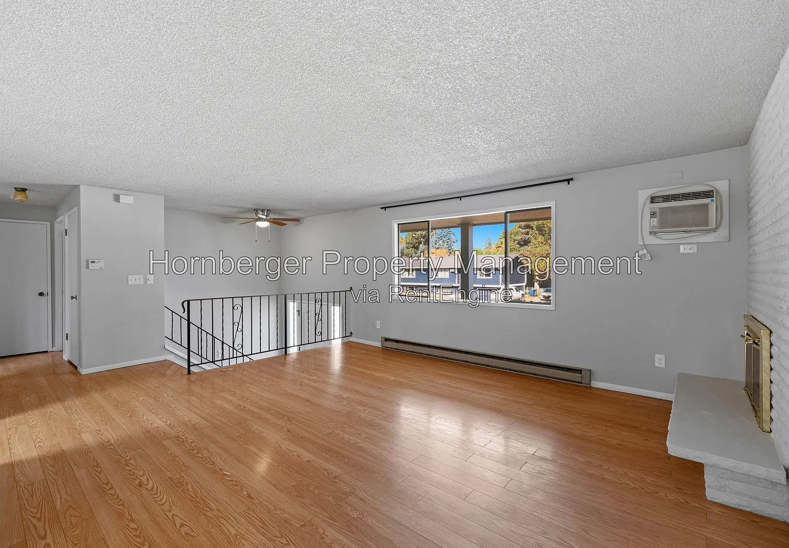3 bed, 1.5 bath, 1500 sqft, $1,950 — Photo 3