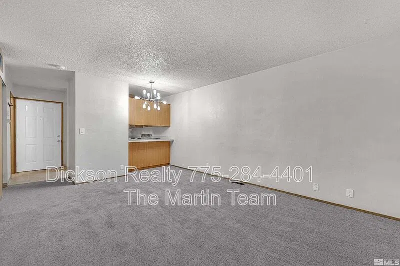 2 bed, 1.5 bath, 919 sqft, $1,600 — Photo 2