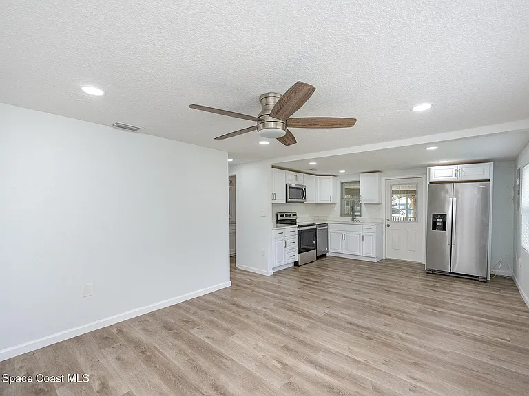 1419 Melrose St — Photo 9