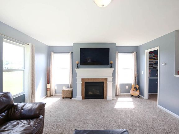 4th image of 7405 Black Pine Dr