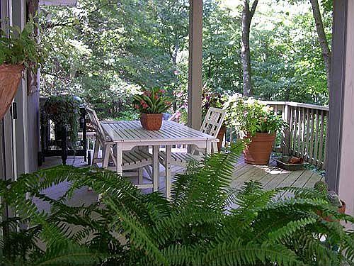 deck dining area
