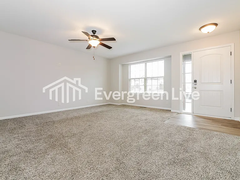 900 SW Chickadee Dr — Photo 2