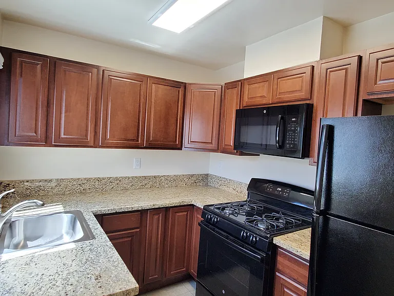 2078 Felspar St — Photo 3