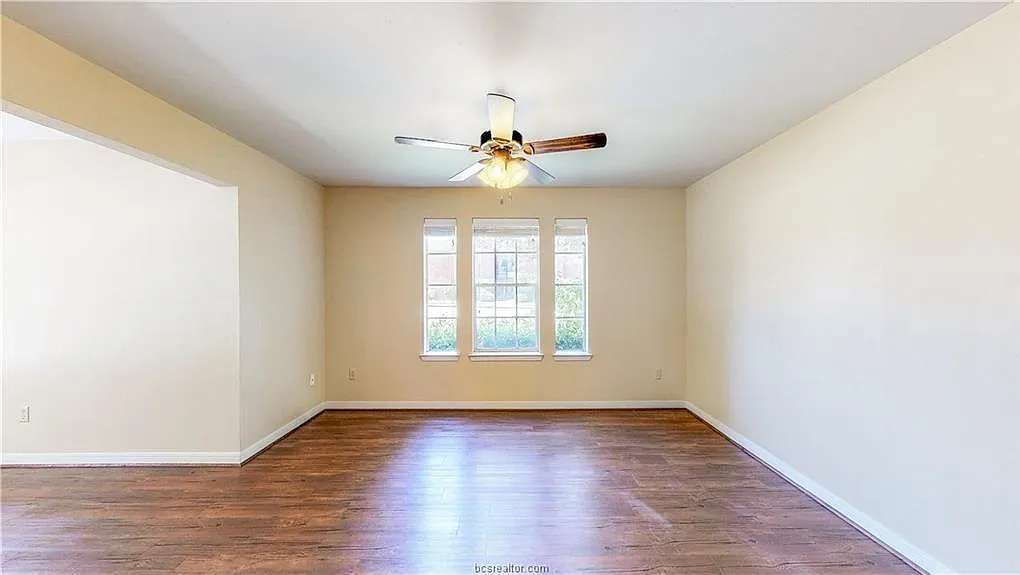 3 bed, $1,200 — Photo 4