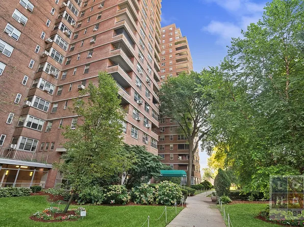 575 Grand Street image 16 of 23