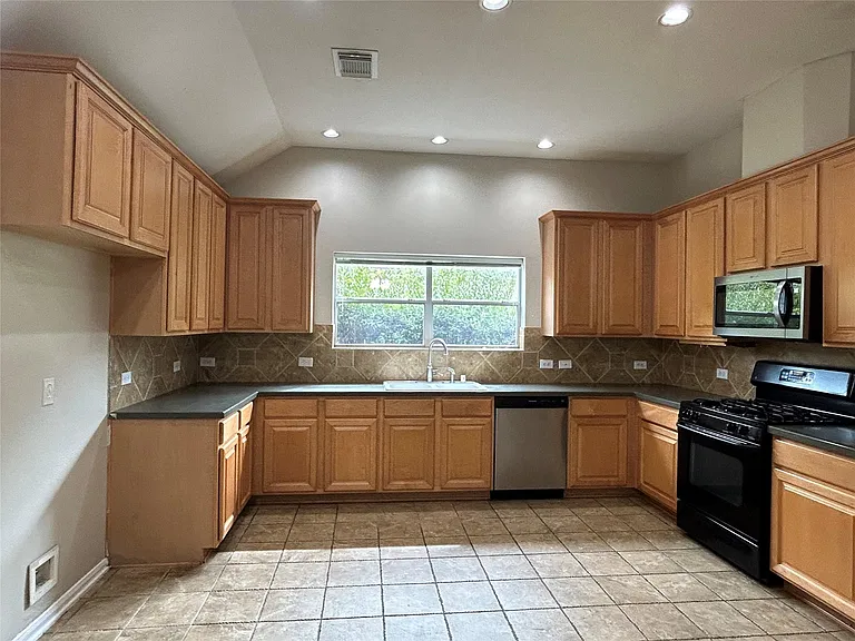6535 Silky Moss Dr — Photo 11