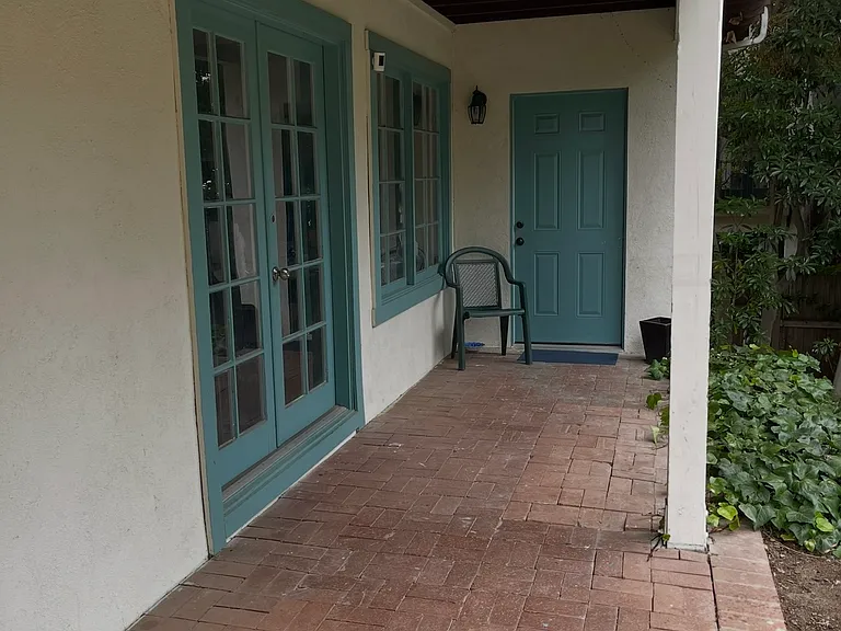 2225 Chapala St — Photo 33