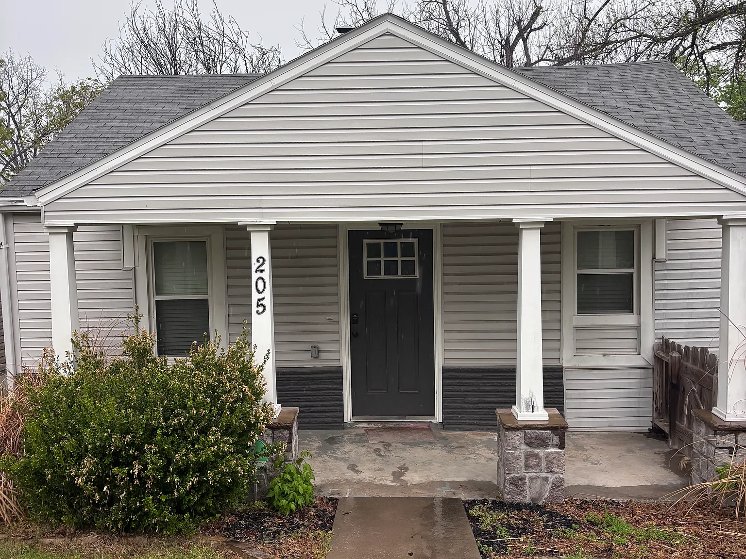 2 bed, 900 sqft, $1,200 — Photo 1