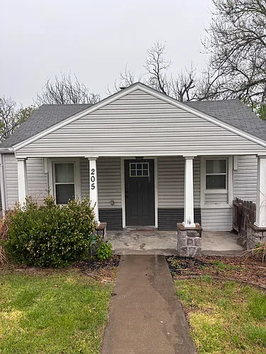 205 E Farmer St Photo 1