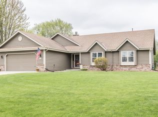 W148N6993 Terriwood Dr, Menomonee Falls, WI