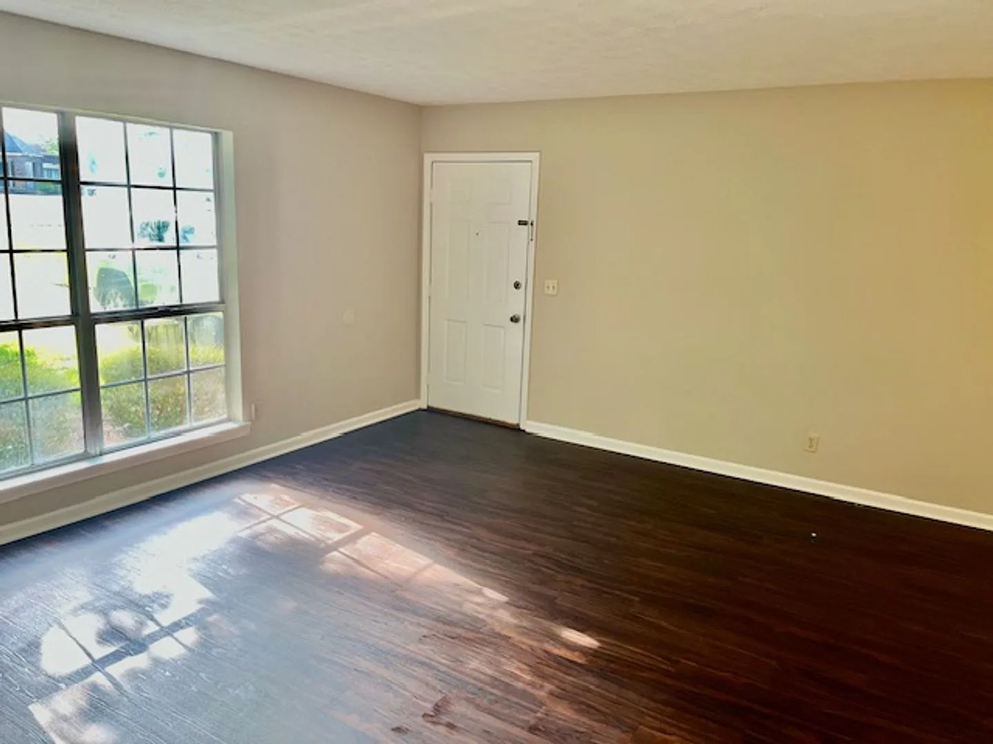 Elliott Drive Apts — Photo 4