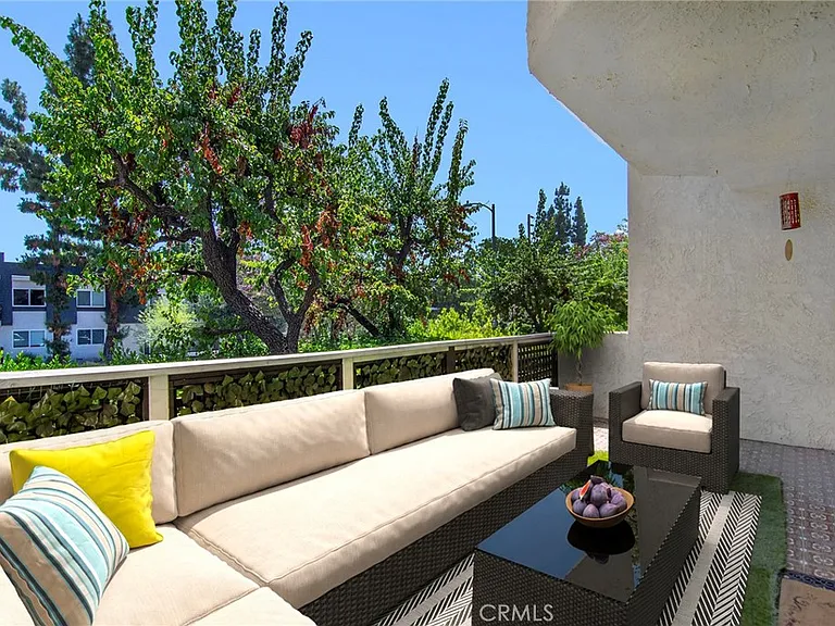 5255 Coldwater Canyon Ave #E — Photo 4