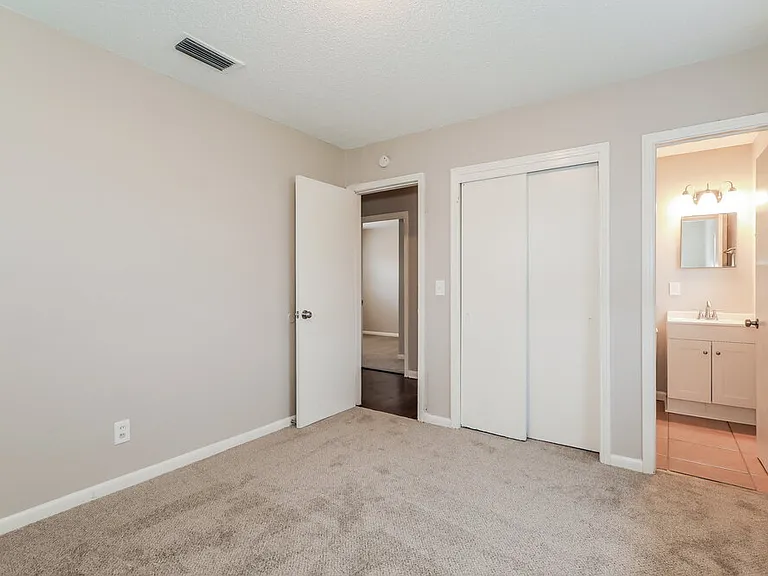 5664 Hillman Dr — Photo 12