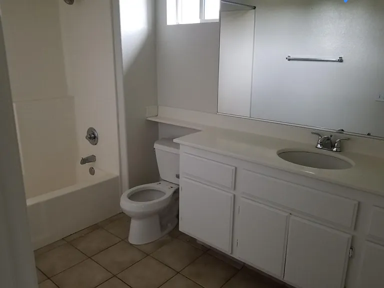 11350 Pond Ln — Photo 6