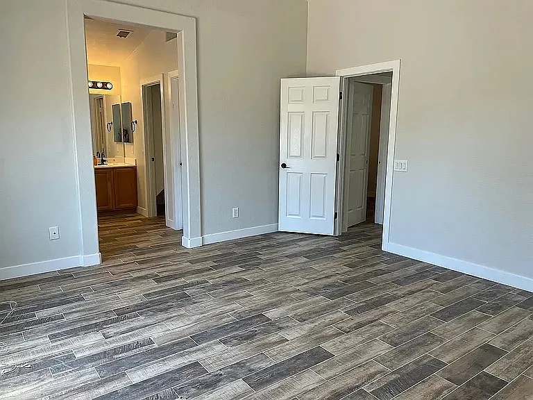 1413 W Kesler Ln — Photo 7