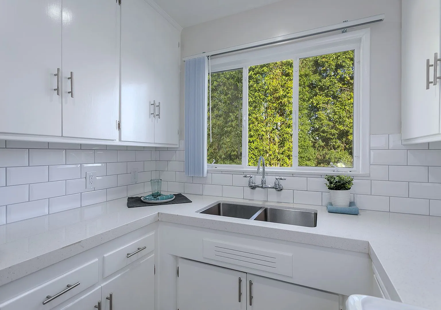 Milan Apartments — Photo 1