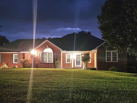 5th image of 262 Crimson Dr