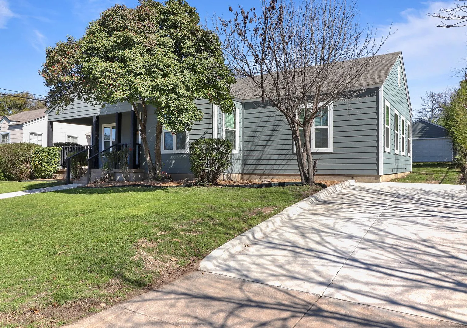 Completely Renovated Home Less Than 1 Mile From TCU — Photo 2