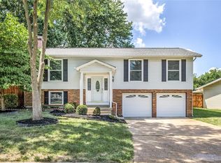 30 Debbie Dr, Saint Peters, MO