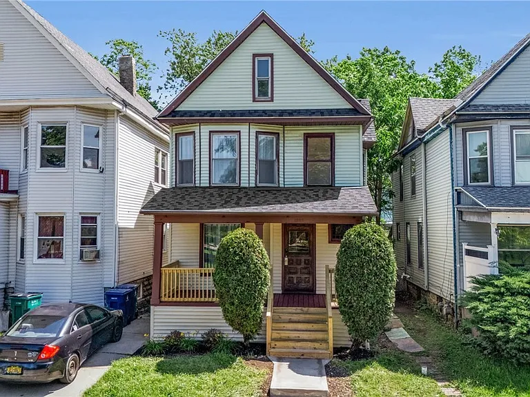 1097 Tonawanda St — Photo 1