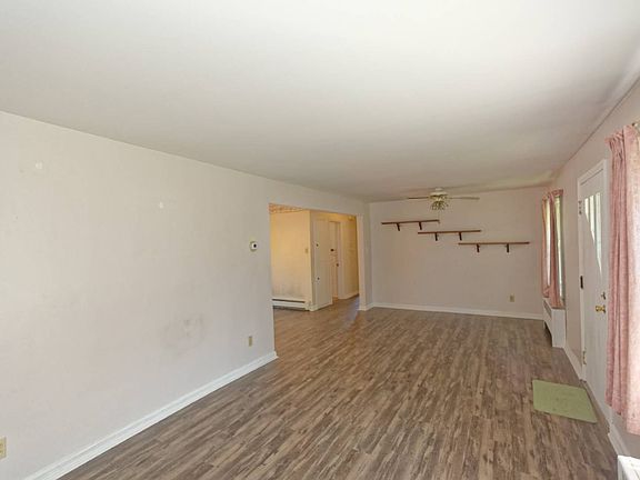 4th image of 6 Seeley Dr