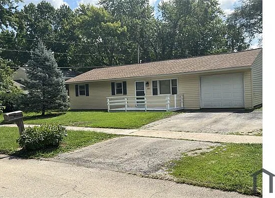 3 bed, 1300 sqft, $1,685 — Photo 2
