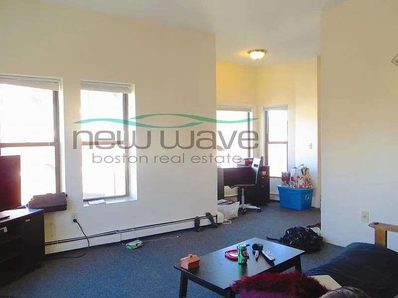 4 bed, 1200 sqft, $6,400 — Photo 2