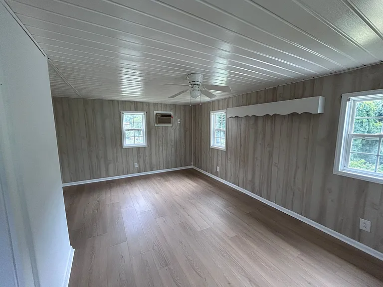 435 Lawrence St — Photo 11