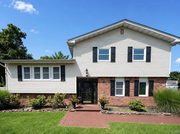 3 Humming Lane, Coram, NY 11727