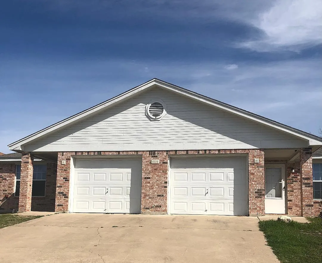 3 bed, 1085 sqft, $1,075 — Photo 1