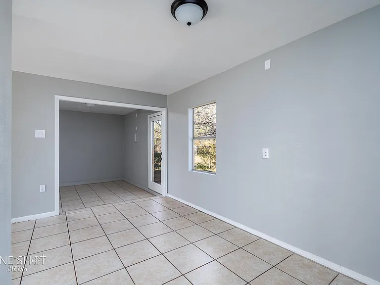 5226 Questa Dr — Photo 11