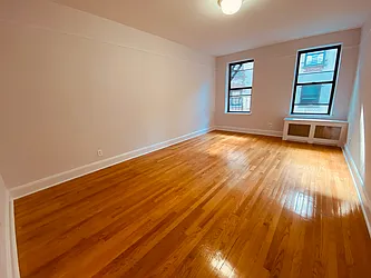 Rented by Metropolis Real Estate of Manhattan
