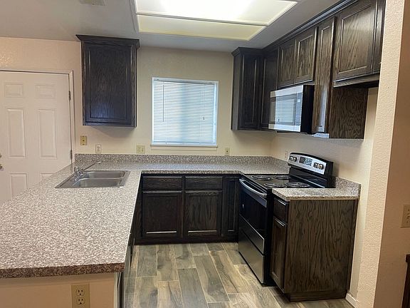 3rd image of 7621 Quailwood Dr APT C