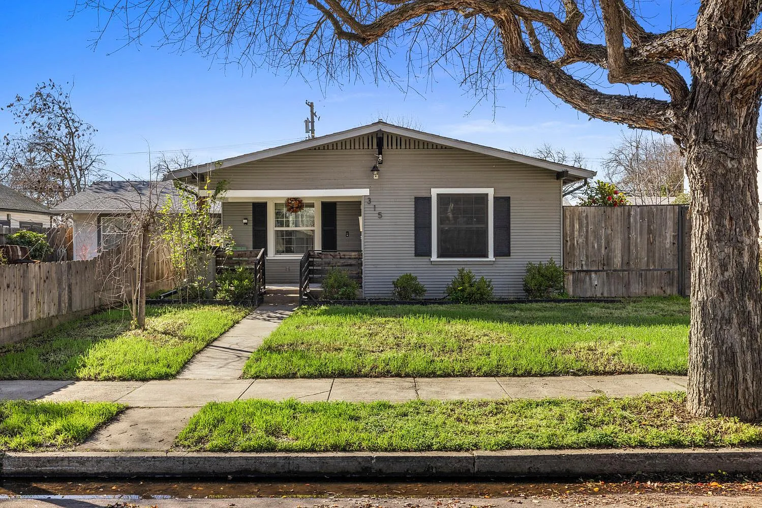 315 Kimble St photo 1