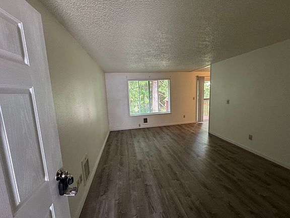 3rd image of 65 SE Ainslee Ave