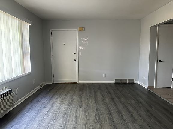 5th image of 3221 Holiday Dr
