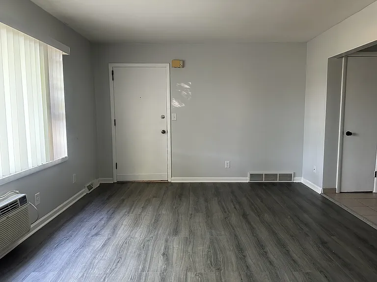 3221 Holiday Dr — Photo 5