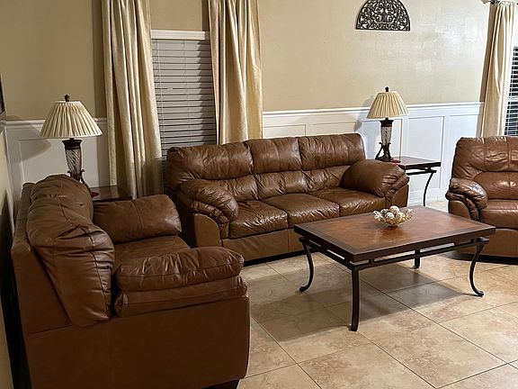 2nd image of 289 Clydesdale Cir