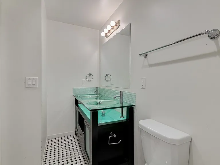 22nd Street Apartments 3007 — Photo 5