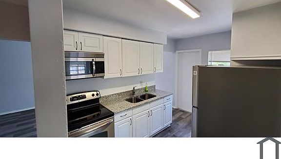 4th image of 3351 Hillsdale Ave