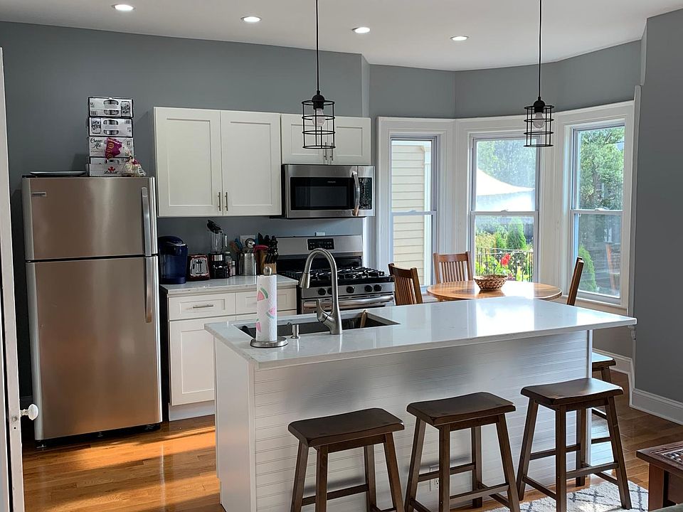 1st image of 121 Claremont Ave #2
