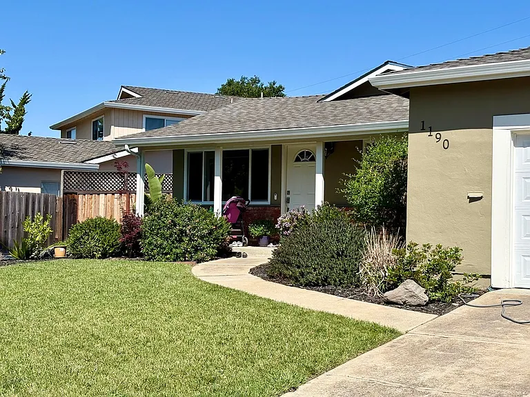 1190 Arlington Ln — Photo 1