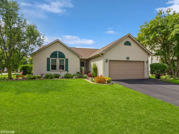 3751 Baybrook Dr, Aurora, IL 60504